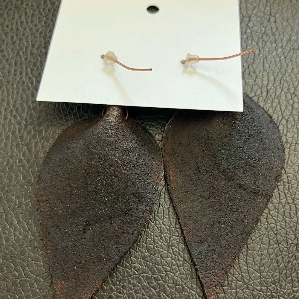 Woman's earrings - Picture 3 of 3